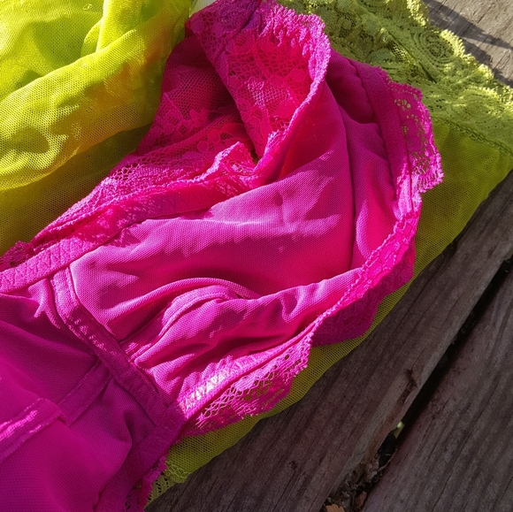 Women's LARGE strapless bra bundle - Picture 4 of 4